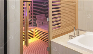 裝在浴缸旁邊的光波房